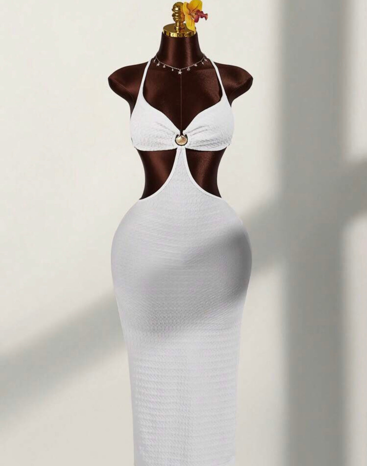 Vestido Longo Branco Cut-Out Elegante